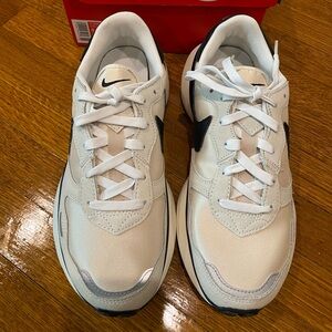 Nike Phoenix Waffle casual sneaker size 8.5 summit white/sanddrift/sail/blue